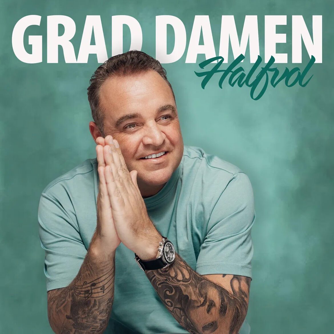 Grad Damen met zijn nieuwe liedje 'Halfvol'.